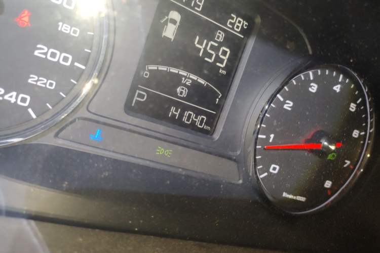 Used Roewe RX5 2016 20T Two-Wheel Drive Automatic Internet Smart Edition Odometer Close Up