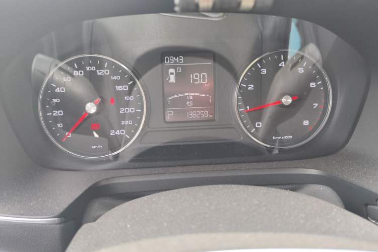 Used Roewe RX5 2016 20T Two-Wheel Drive Automatic Flagship Edition Odometer Close Up
