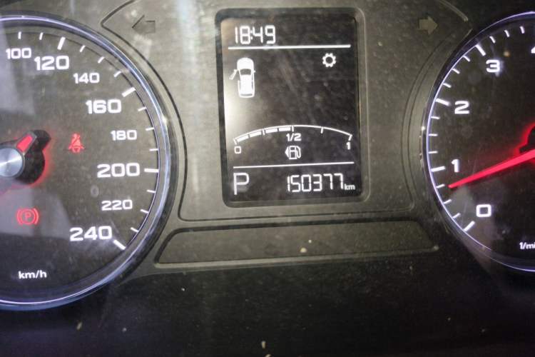 Used Roewe RX5 2016 20T Two-Wheel Drive Automatic Flagship Edition Odometer Close Up