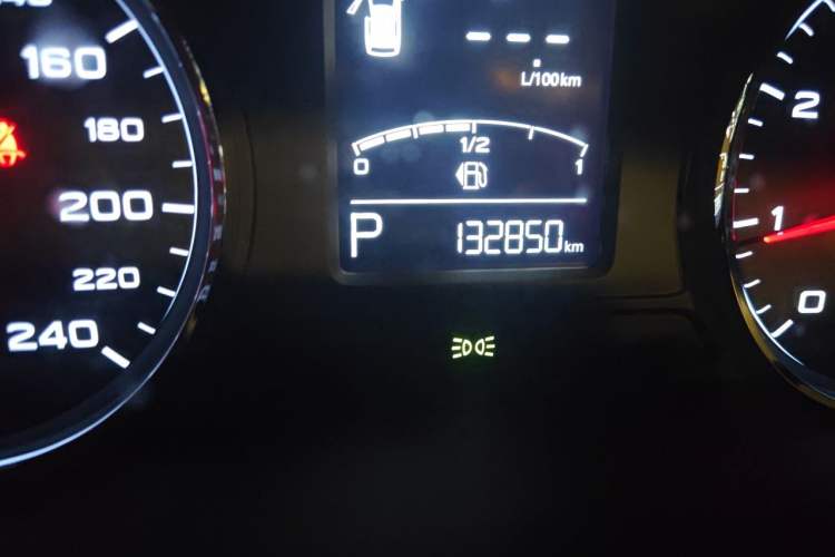 Used Roewe RX5 2016 20T Two-Wheel Drive Automatic Internet Smart Edition Odometer Close Up