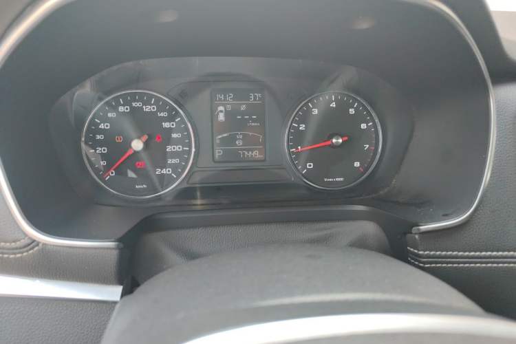 Used Roewe RX5 2016 20T Two-Wheel Drive Automatic Internet Smart Edition Odometer Close Up