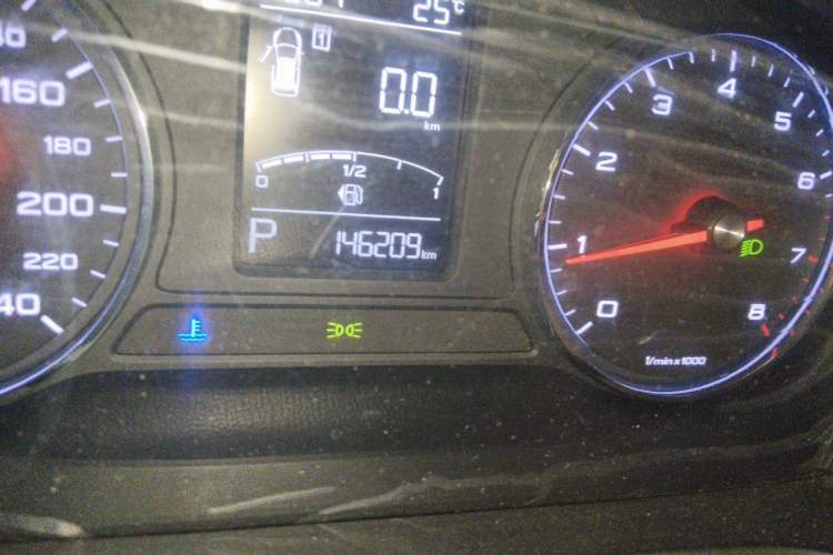 Used Roewe RX5 2016 20T Two-Wheel Drive Automatic Internet Smart Edition Odometer Close Up