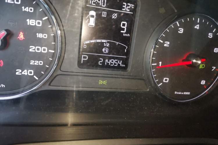 Used Roewe RX5 2016 20T Two-Wheel Drive Automatic Internet Smart Edition Odometer Close Up