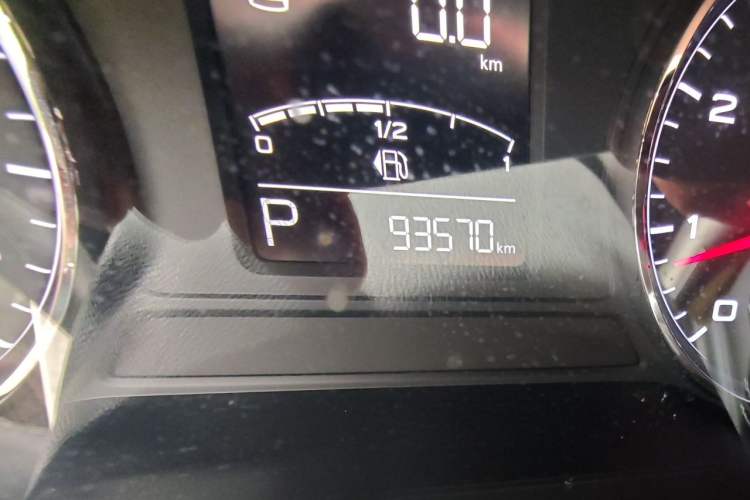 Used Roewe RX5 2016 20T Two-Wheel Drive Automatic Internet Smart Edition Odometer Close Up
