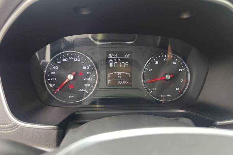 Used Roewe RX5 2016 20T Two-Wheel Drive Automatic Internet Smart Edition Odometer Close Up