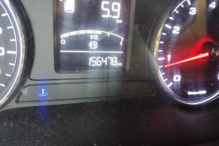 Used Roewe RX5 2016 20T Two-Wheel Drive Manual Flagship Edition Odometer Close Up