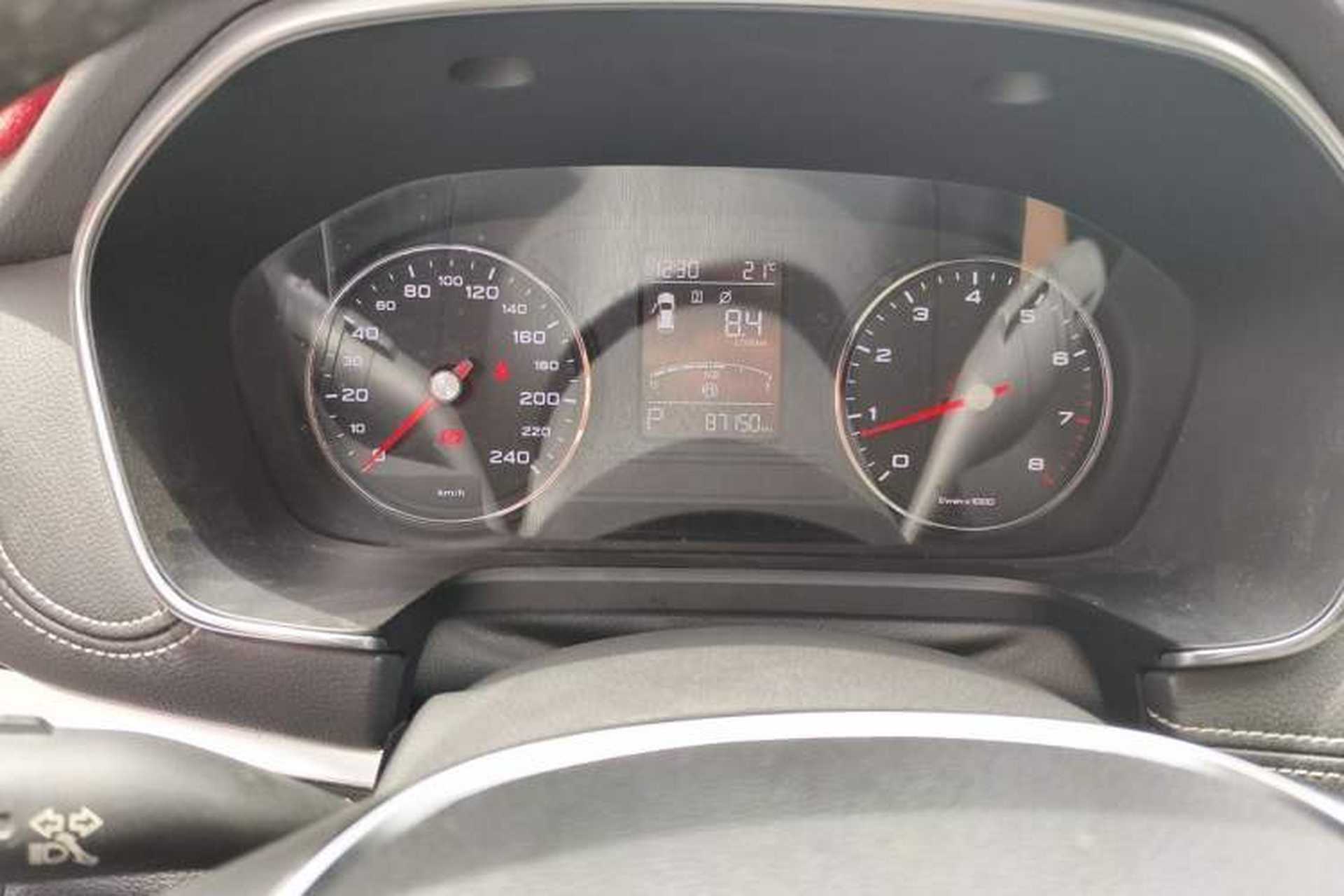 Used Roewe RX5 2016 20T Two-Wheel Drive Automatic Internet Smart Edition Odometer Close Up