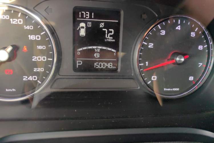 Used Roewe RX5 2016 20T Two-Wheel Drive Automatic Flagship Edition Odometer Close Up