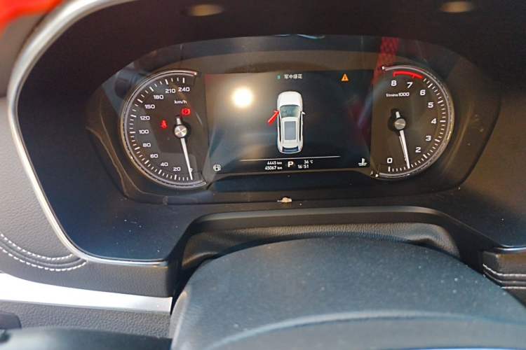 Used Roewe RX5 2016 30T Two-Wheel Drive Automatic Internet Smart Edition Odometer Close Up
