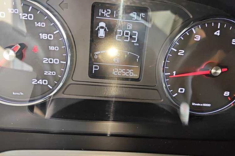 Used Roewe RX5 2016 20T Two-Wheel Drive Automatic Internet Smart Edition Odometer Close Up