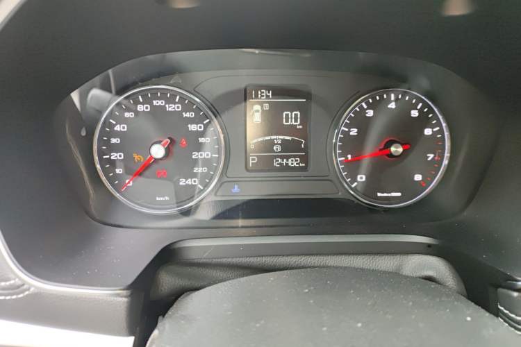 Used Roewe RX5 2016 20T Two-Wheel Drive Automatic Flagship Edition Odometer Close Up