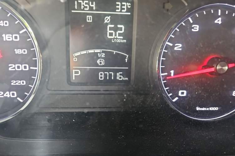 Used Roewe RX5 2016 20T Two-Wheel Drive Automatic Internet Smart Edition Odometer Close Up
