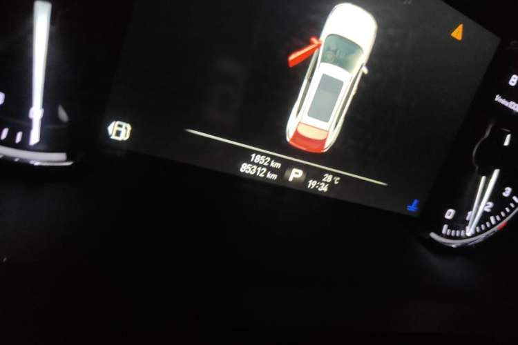 Used Roewe RX5 2016 30T Two-Wheel Drive Automatic Internet Smart Edition Odometer Close Up