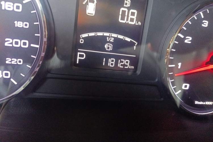 Used Roewe RX5 2016 20T Two-Wheel Drive Automatic Flagship Edition Odometer Close Up