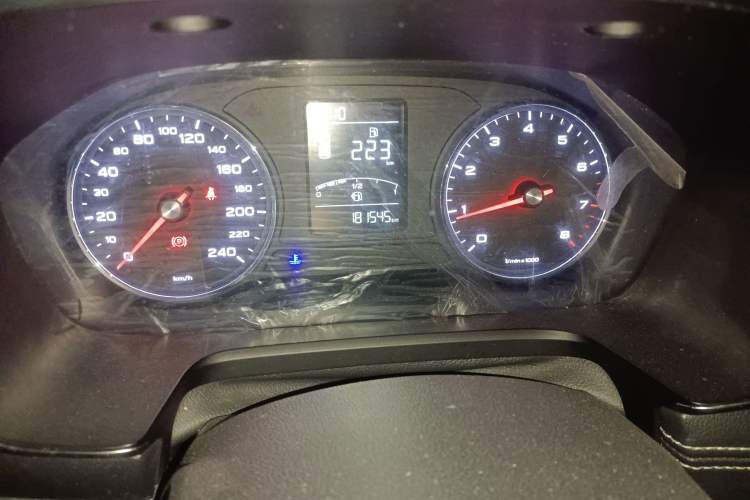 Used Roewe RX5 2016 20T Two-Wheel Drive Manual Flagship Edition Odometer Close Up
