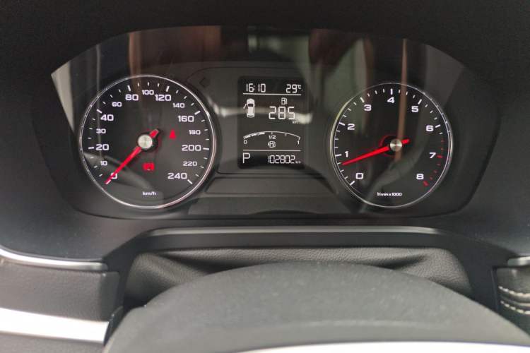 Used Roewe RX5 2016 20T Two-Wheel Drive Automatic Internet Smart Edition Odometer Close Up