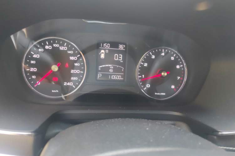 Used Roewe RX5 2016 20T Two-Wheel Drive Automatic Internet Smart Edition Odometer Close Up