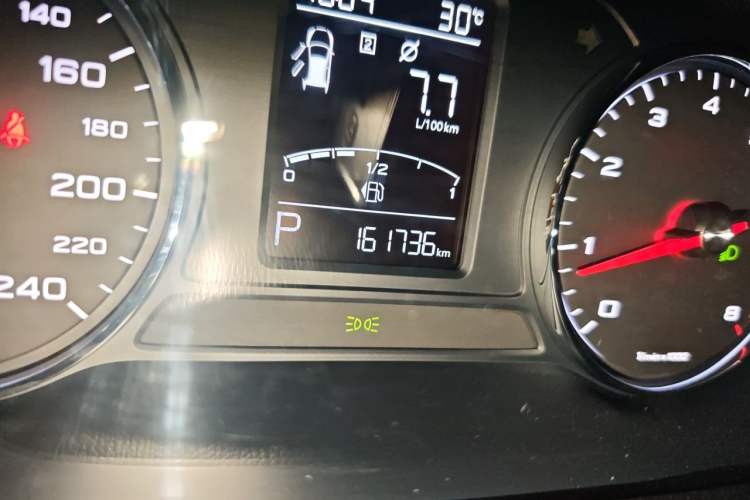 Used Roewe RX5 2016 20T Two-Wheel Drive Automatic Internet Smart Edition Odometer Close Up