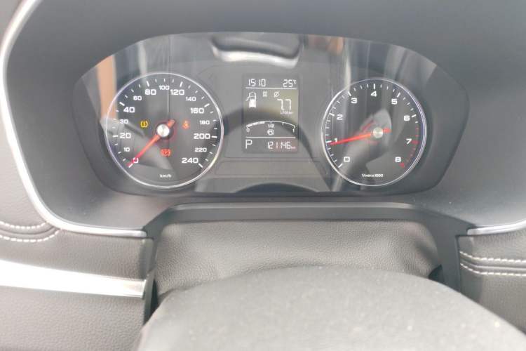 Used Roewe RX5 2016 20T Two-Wheel Drive Automatic Internet Smart Edition Odometer Close Up