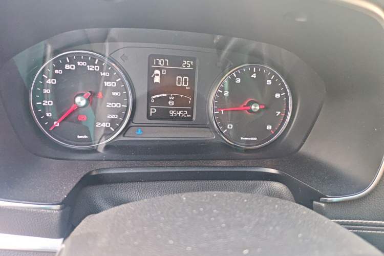 Used Roewe RX5 2016 20T Two-Wheel Drive Automatic Internet Smart Edition Odometer Close Up