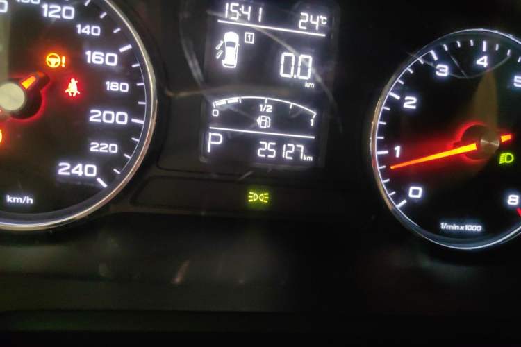 Used Roewe RX5 2016 20T Two-Wheel Drive Automatic Internet Smart Edition Odometer Close Up