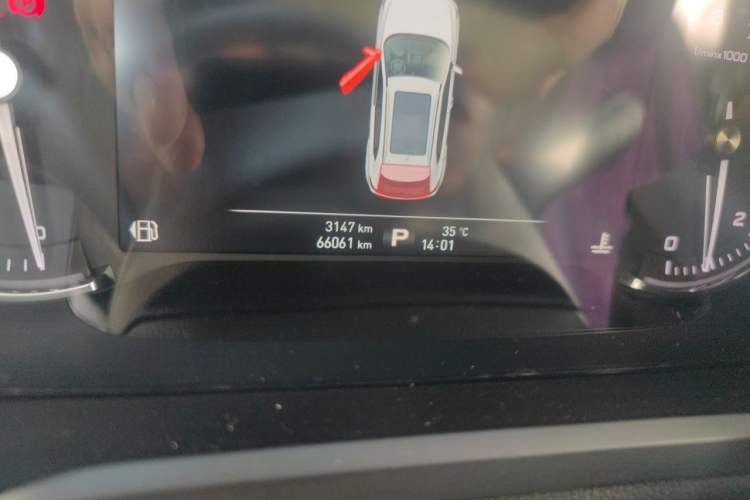 Used Roewe RX5 2016 30T Two-Wheel Drive Automatic Internet Smart Edition Odometer Close Up