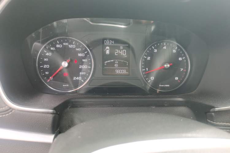 Used Roewe RX5 2016 20T Two-Wheel Drive Manual Flagship Edition Odometer Close Up
