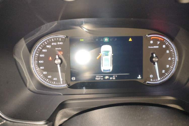Used Roewe RX5 2016 30T Two-Wheel Drive Automatic Internet Smart Edition Odometer Close Up
