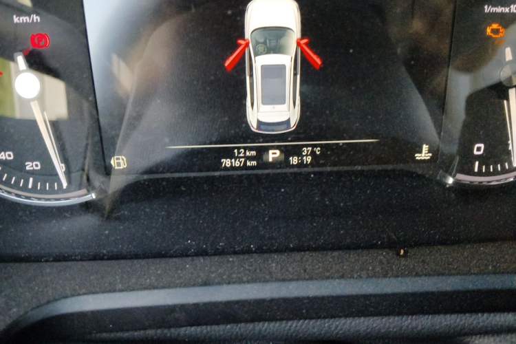Used Roewe RX5 2016 30T Two-Wheel Drive Automatic Internet Smart Edition Odometer Close Up