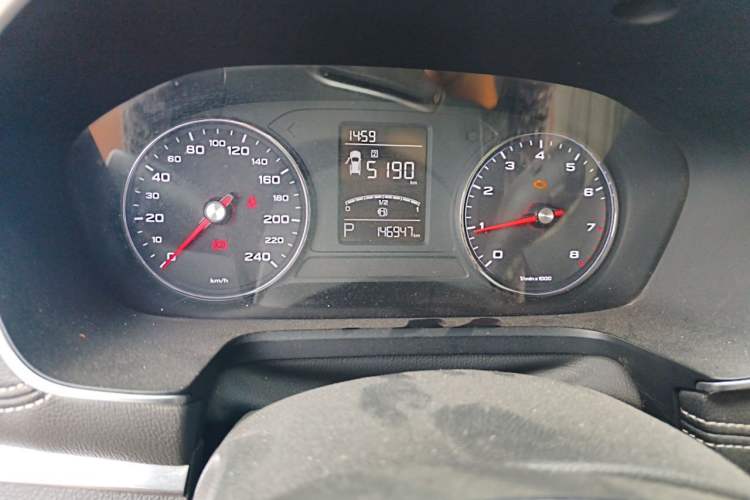 Used Roewe RX5 2016 20T Two-Wheel Drive Automatic Flagship Edition Odometer Close Up