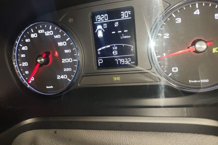 Used Roewe RX5 2016 20T Two-Wheel Drive Automatic Internet Smart Edition Odometer Close Up