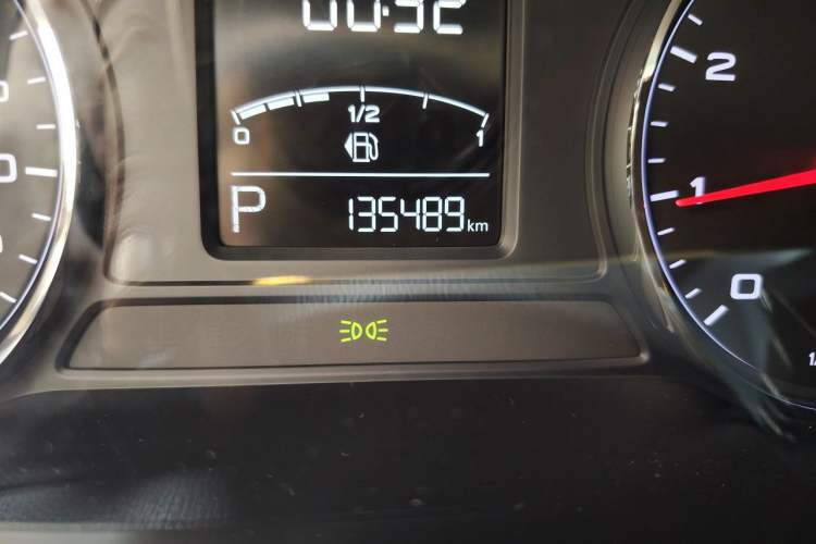 Used Roewe RX5 2016 20T Two-Wheel Drive Automatic Internet Smart Edition Odometer Close Up