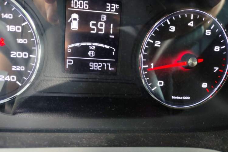 Used Roewe RX5 2016 20T Two-Wheel Drive Automatic Internet Smart Edition Odometer Close Up