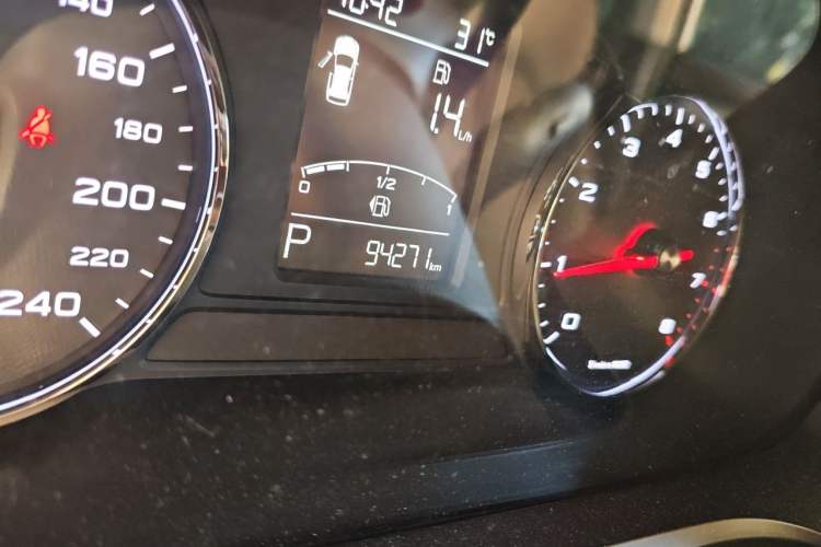 Used Roewe RX5 2016 20T Two-Wheel Drive Automatic Internet Smart Edition Odometer Close Up
