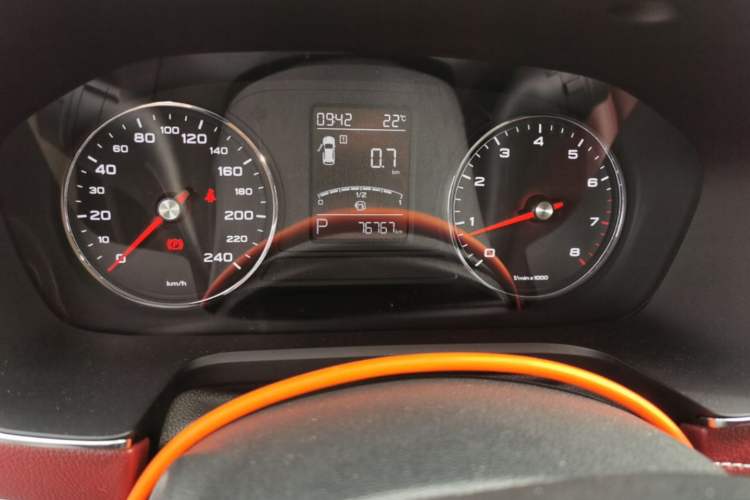 Used Roewe RX5 2016 20T Two-Wheel Drive Automatic Internet Smart Edition Odometer Close Up