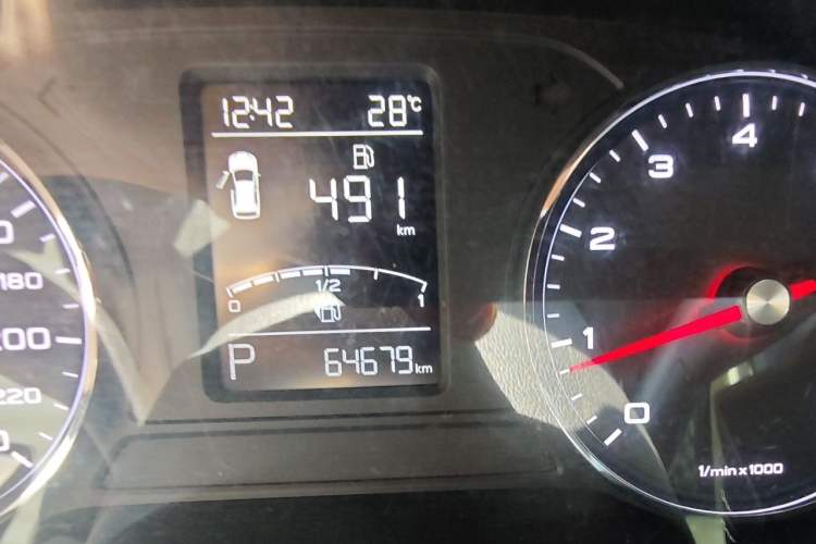 Used Roewe RX5 2016 20T Two-Wheel Drive Automatic Internet Smart Edition Odometer Close Up