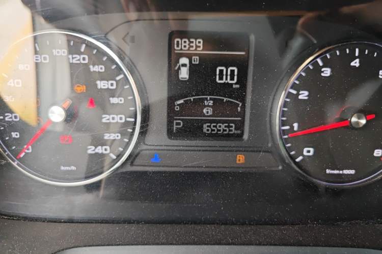Used Roewe RX5 2016 20T Two-Wheel Drive Automatic Flagship Edition Odometer Close Up