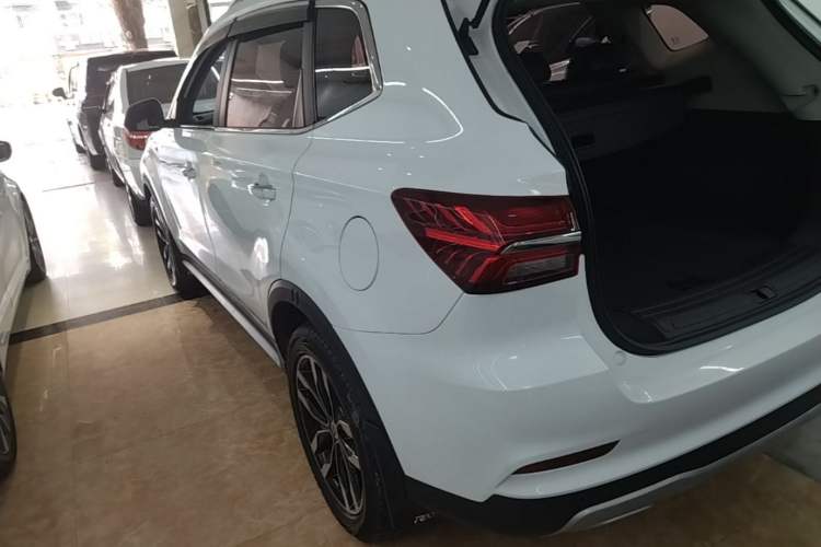 Used Roewe RX5 2016 20T Two-Wheel Drive Automatic Internet Smart Edition Rear Left 45 Deg