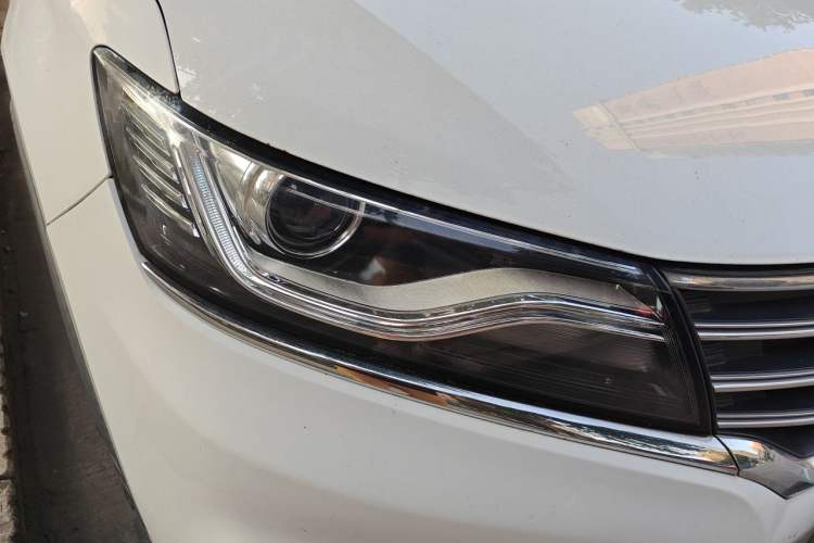 Used Roewe RX5 2016 20T Two-Wheel Drive Manual Flagship Edition Right Front Headlight