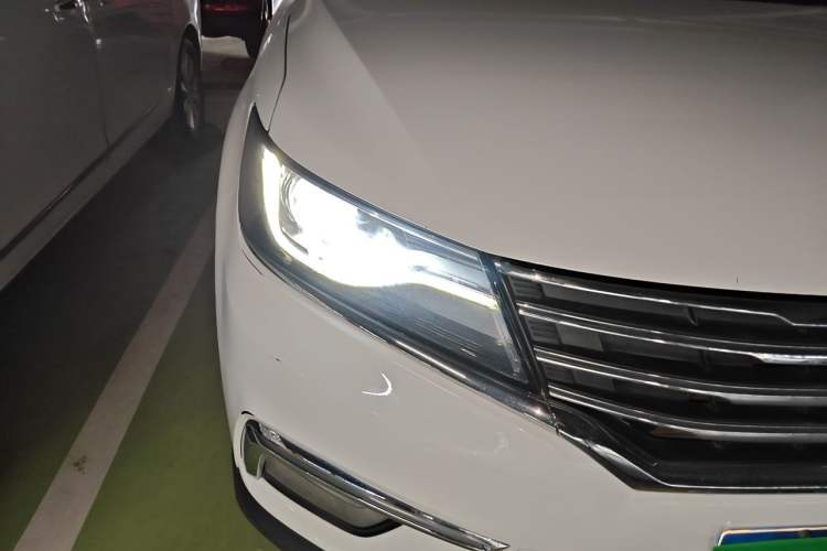 Used Roewe RX5 2016 20T Two-Wheel Drive Automatic Internet Smart Edition Right Front Headlight