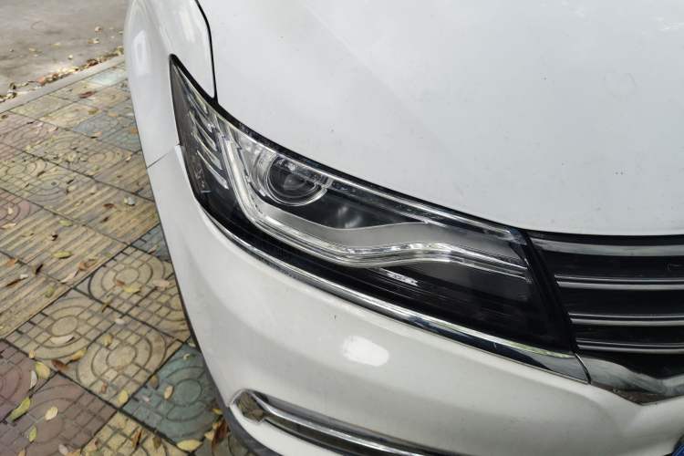 Used Roewe RX5 2016 20T Two-Wheel Drive Automatic Internet Smart Edition Right Front Headlight