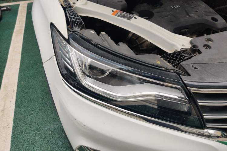 Used Roewe RX5 2016 20T Two-Wheel Drive Automatic Internet Smart Edition Right Front Headlight