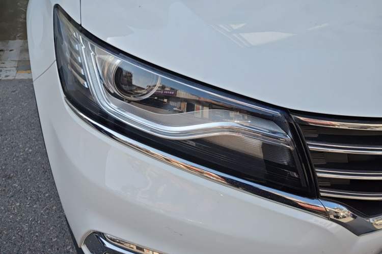 Used Roewe RX5 2016 20T Two-Wheel Drive Automatic Internet Smart Edition Right Front Headlight