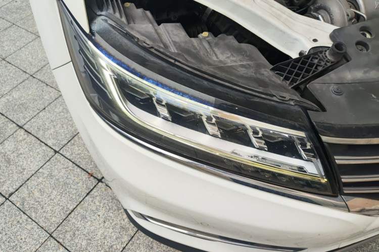 Used Roewe RX5 2016 30T Four-Wheel Drive Automatic Internet Smart Luxury Edition Right Front Headlight