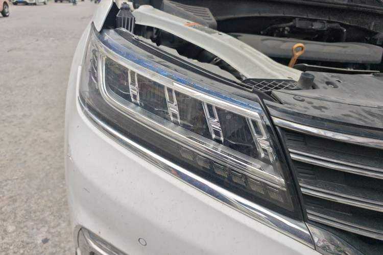 Used Roewe RX5 2016 30T Four-Wheel Drive Automatic Internet Smart Luxury Edition Right Front Headlight