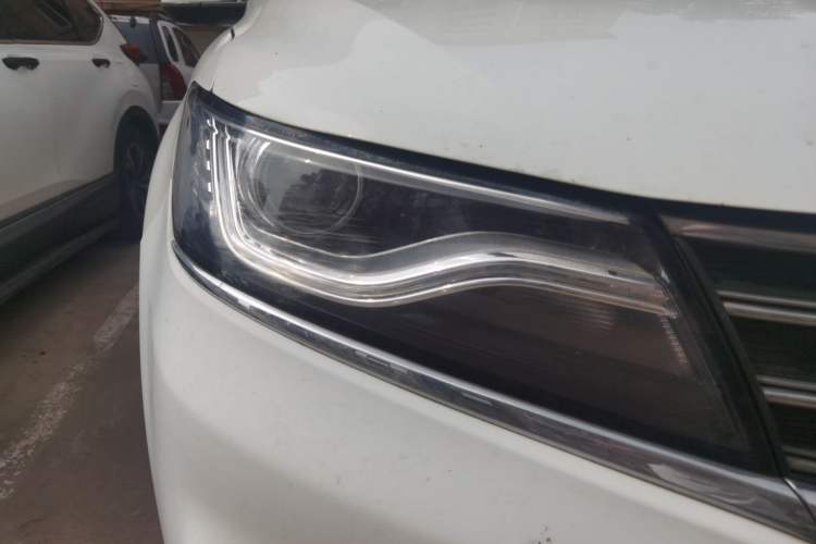 Used Roewe RX5 2016 20T Two-Wheel Drive Automatic Internet Smart Edition Right Front Headlight
