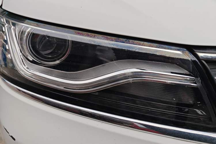 Used Roewe RX5 2016 20T Two-Wheel Drive Manual Transmission Internet Smart Edition Right Front Headlight