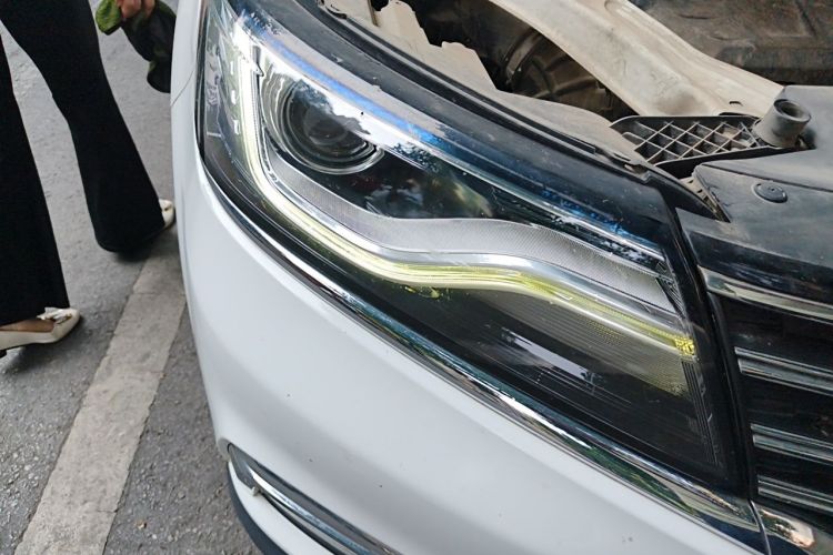 Used Roewe RX5 2016 20T Two-Wheel Drive Automatic Internet Smart Edition Right Front Headlight