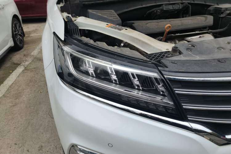 Used Roewe RX5 2016 30T Four-Wheel Drive Automatic Internet Smart Luxury Edition Right Front Headlight