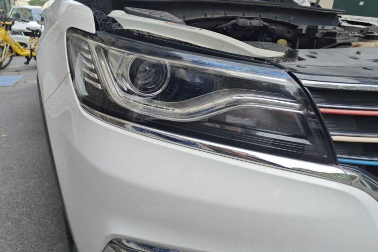Used Roewe RX5 2016 20T Two-Wheel Drive Automatic Internet Smart Edition Right Front Headlight